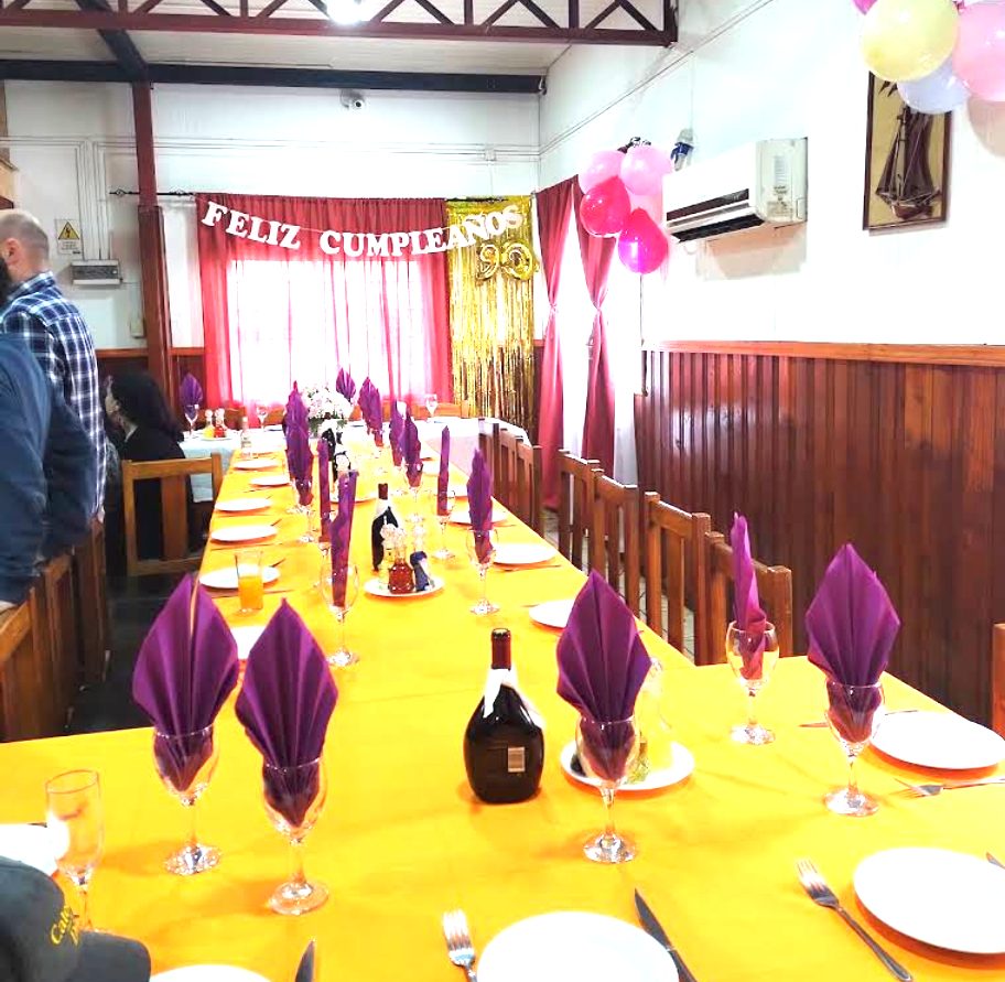 Salón preparado para celebrar un cumpleaños